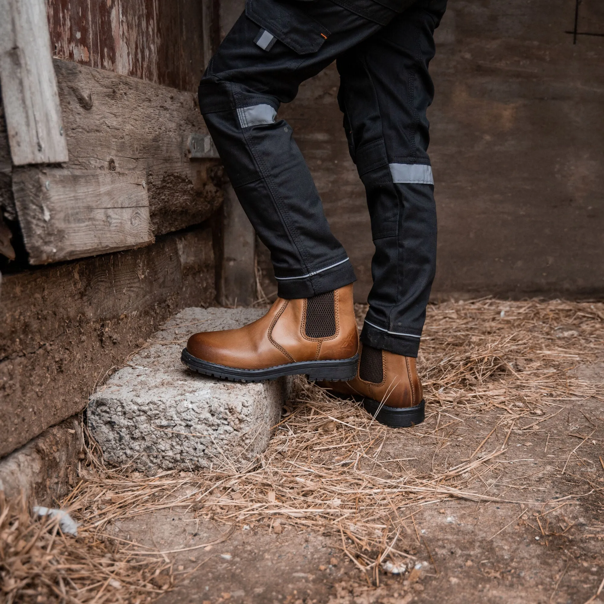 CLEARANCE - Xpert Heritage Wrangler Junior Dealer Boot Burnished Tan.