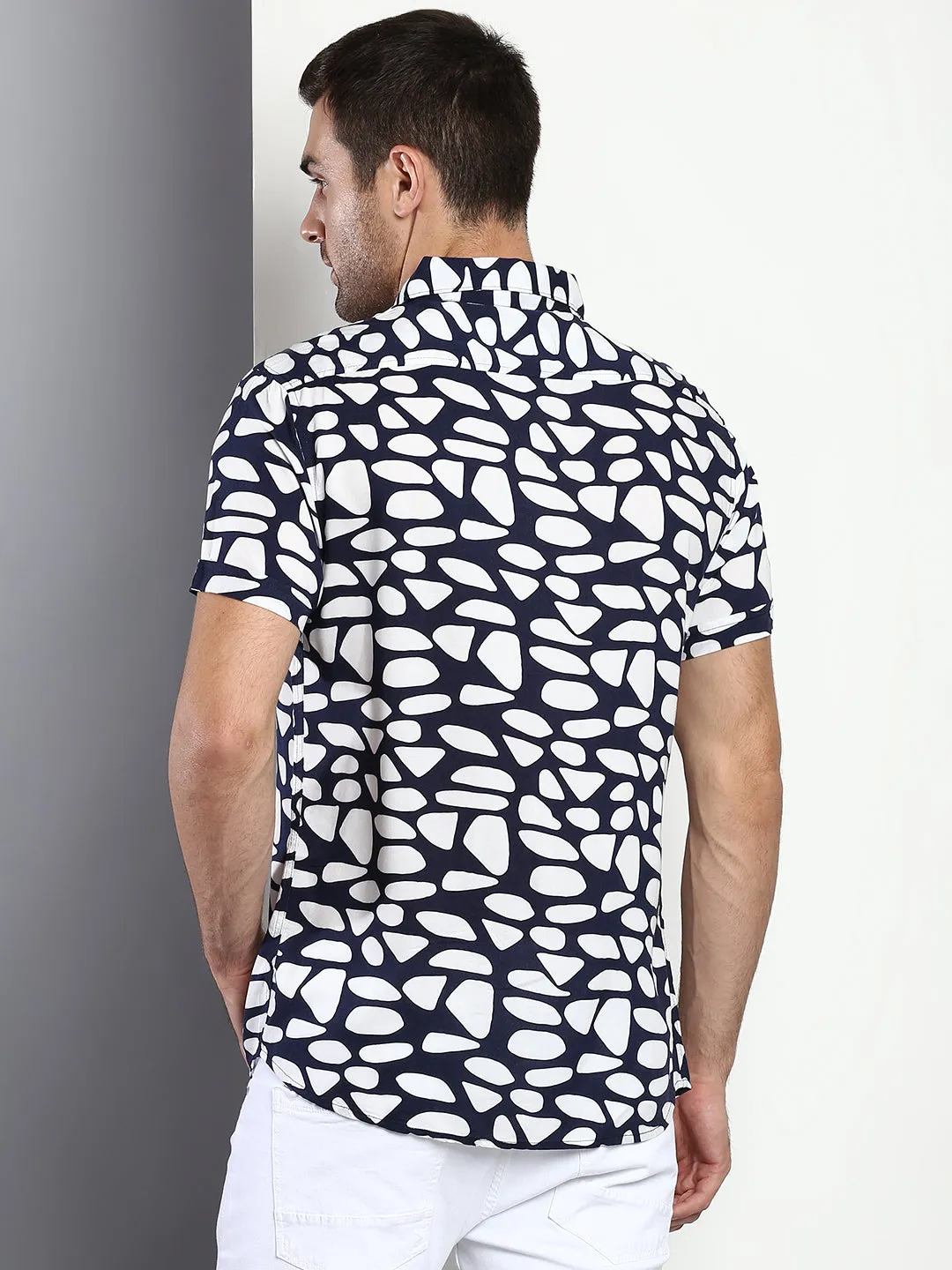 Men's Printed Navy Slim Fit Rayon Casual Shirt With Spread Collar & Half Sleeves
