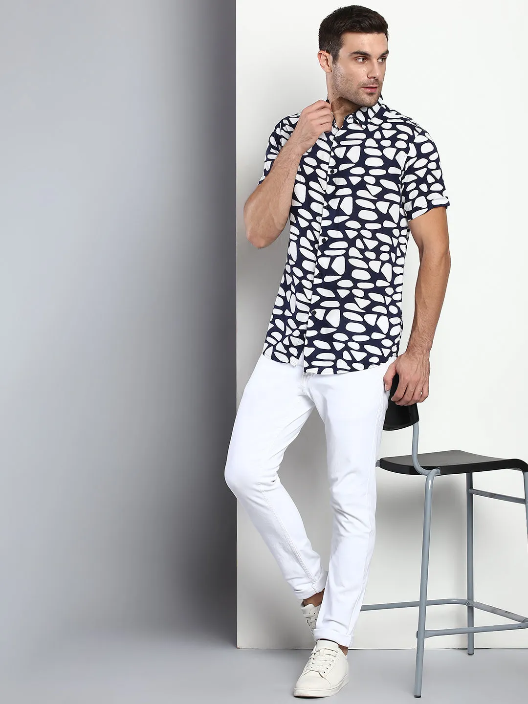 Men's Printed Navy Slim Fit Rayon Casual Shirt With Spread Collar & Half Sleeves