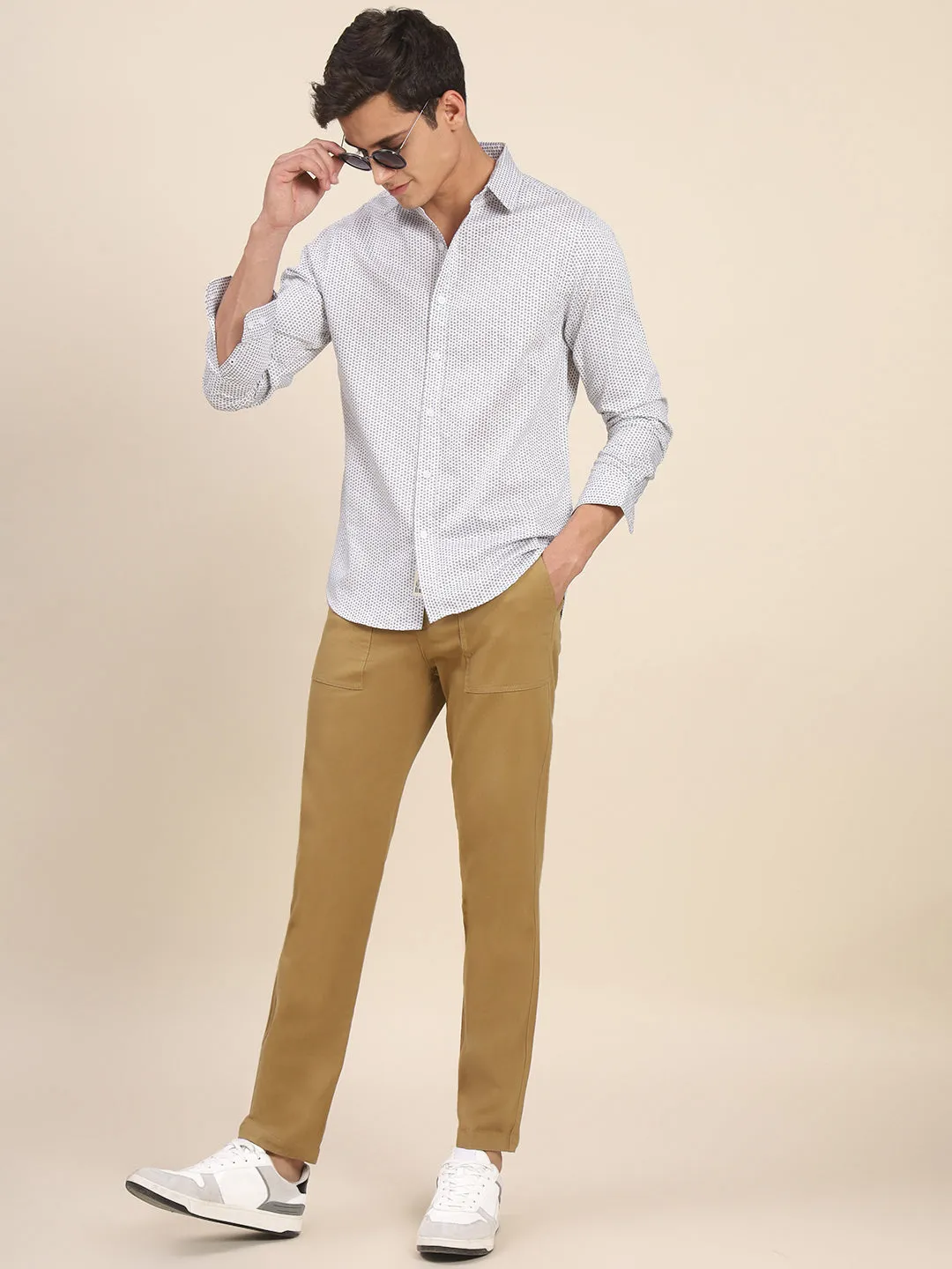 Men's Slim Fit White Abstract Print Spread Collar & Full Sleeves Casual Shirt